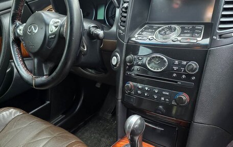 Infiniti QX70, 2015 год, 2 350 000 рублей, 12 фотография