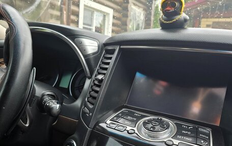 Infiniti QX70, 2015 год, 2 350 000 рублей, 14 фотография