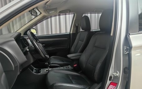 Mitsubishi Outlander III рестайлинг 3, 2015 год, 1 550 000 рублей, 5 фотография