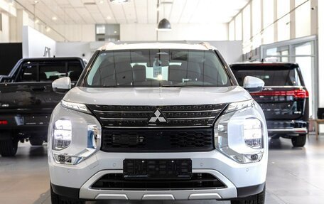 Mitsubishi Outlander, 2023 год, 4 249 000 рублей, 2 фотография