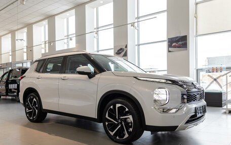 Mitsubishi Outlander, 2023 год, 4 249 000 рублей, 3 фотография