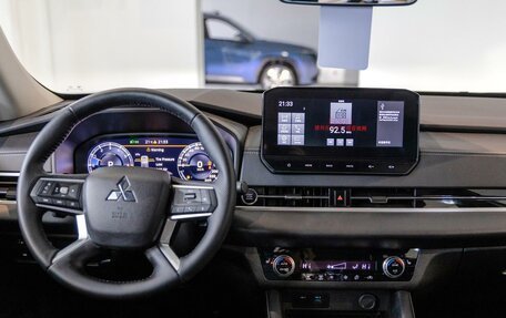 Mitsubishi Outlander, 2023 год, 4 249 000 рублей, 10 фотография