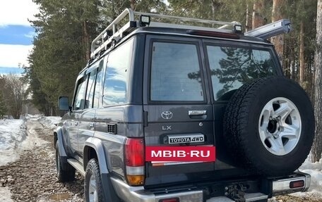 Toyota Land Cruiser 70, 2013 год, 7 000 000 рублей, 2 фотография