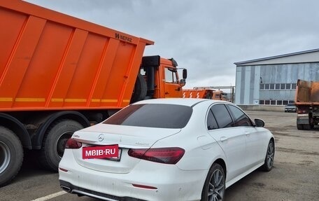Mercedes-Benz E-Класс, 2022 год, 4 420 000 рублей, 5 фотография