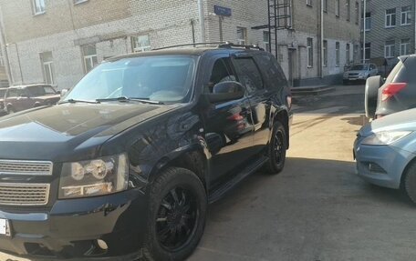 Chevrolet Tahoe III, 2013 год, 2 700 000 рублей, 2 фотография