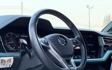 Volkswagen Touareg III, 2019 год, 6 300 000 рублей, 12 фотография