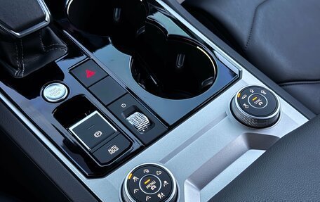 Volkswagen Touareg III, 2019 год, 6 300 000 рублей, 18 фотография