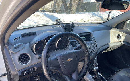 Chevrolet Cruze II, 2011 год, 600 000 рублей, 10 фотография