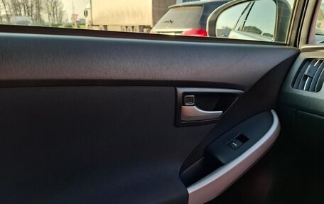 Toyota Prius, 2012 год, 1 150 000 рублей, 10 фотография