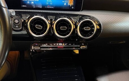 Mercedes-Benz A-Класс, 2018 год, 1 900 000 рублей, 11 фотография