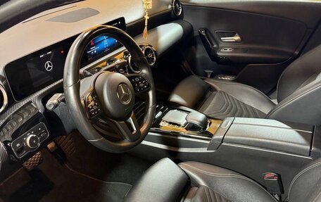 Mercedes-Benz A-Класс, 2018 год, 1 900 000 рублей, 12 фотография