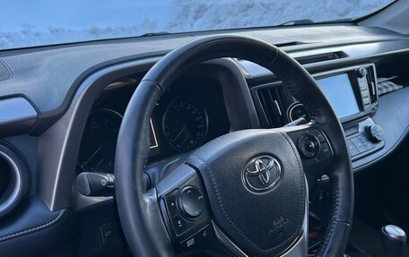 Toyota RAV4, 2018 год, 2 700 000 рублей, 10 фотография