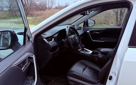 Toyota RAV4, 2021 год, 3 900 000 рублей, 4 фотография