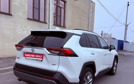 Toyota RAV4, 2021 год, 3 900 000 рублей, 3 фотография