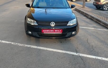 Volkswagen Jetta VI, 2013 год, 929 000 рублей, 2 фотография