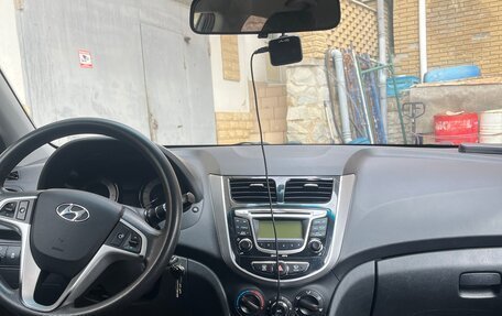 Hyundai Solaris II рестайлинг, 2012 год, 999 000 рублей, 2 фотография