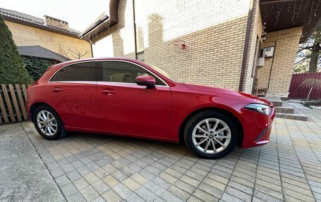 Mercedes-Benz A-Класс, 2018 год, 1 830 000 рублей, 3 фотография