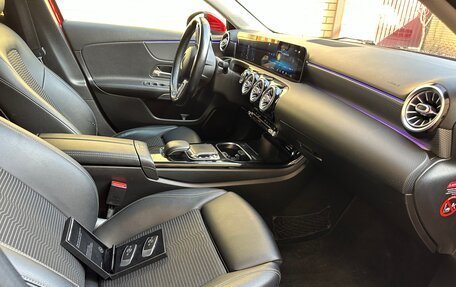 Mercedes-Benz A-Класс, 2018 год, 1 830 000 рублей, 16 фотография