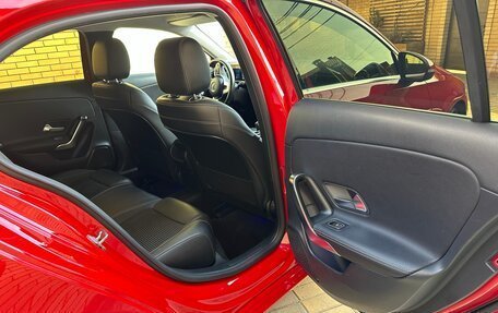 Mercedes-Benz A-Класс, 2018 год, 1 830 000 рублей, 18 фотография