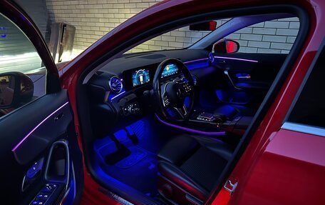 Mercedes-Benz A-Класс, 2018 год, 1 830 000 рублей, 26 фотография