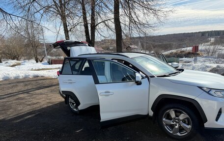 Toyota RAV4, 2021 год, 3 500 000 рублей, 10 фотография