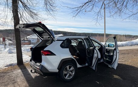 Toyota RAV4, 2021 год, 3 500 000 рублей, 9 фотография