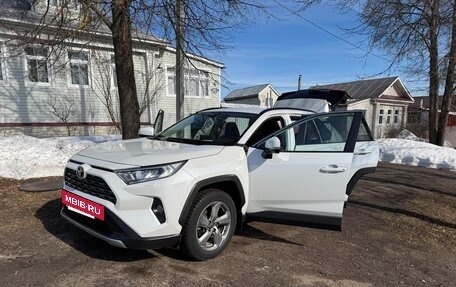 Toyota RAV4, 2021 год, 3 500 000 рублей, 5 фотография