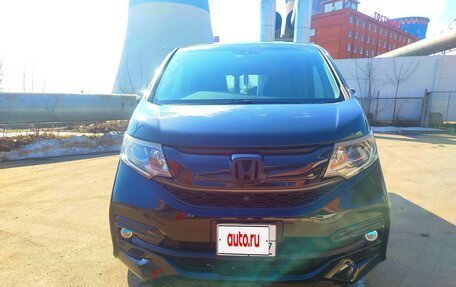 Honda Stepwgn IV, 2015 год, 1 785 000 рублей, 2 фотография