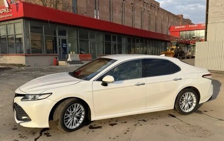 Toyota Camry, 2018 год, 2 250 000 рублей, 4 фотография