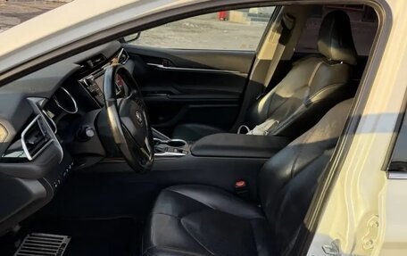 Toyota Camry, 2018 год, 2 250 000 рублей, 6 фотография