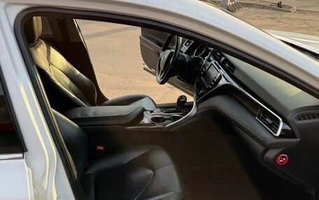 Toyota Camry, 2018 год, 2 250 000 рублей, 7 фотография