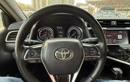 Toyota Camry, 2018 год, 2 250 000 рублей, 10 фотография