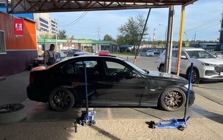 BMW 3 серия, 2009 год, 2 300 000 рублей, 32 фотография