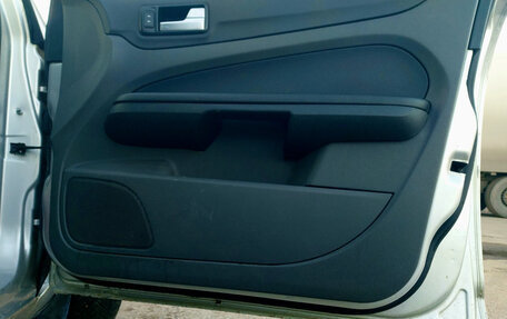 Ford Focus II рестайлинг, 2005 год, 330 000 рублей, 24 фотография