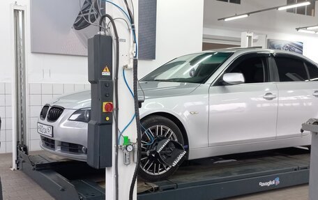 BMW 5 серия, 2004 год, 700 000 рублей, 2 фотография