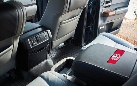 Toyota Sequoia II рестайлинг, 2010 год, 4 450 000 рублей, 8 фотография