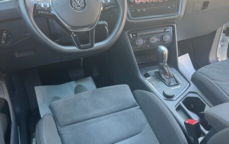 Volkswagen Tiguan II, 2018 год, 2 490 000 рублей, 11 фотография
