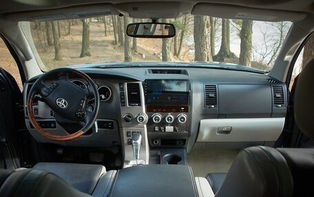 Toyota Sequoia II рестайлинг, 2010 год, 4 450 000 рублей, 14 фотография