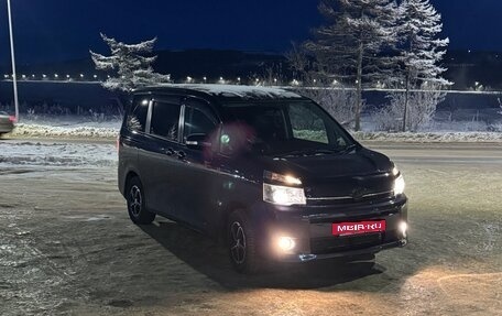 Toyota Voxy II, 2011 год, 1 850 000 рублей, 1 фотография