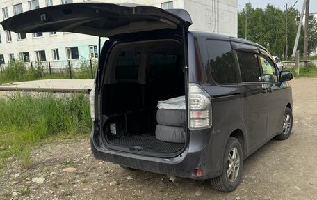 Toyota Voxy II, 2011 год, 1 850 000 рублей, 6 фотография