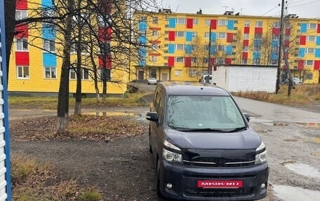 Toyota Voxy II, 2011 год, 1 850 000 рублей, 2 фотография