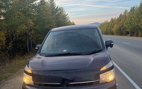 Toyota Voxy II, 2011 год, 1 850 000 рублей, 3 фотография