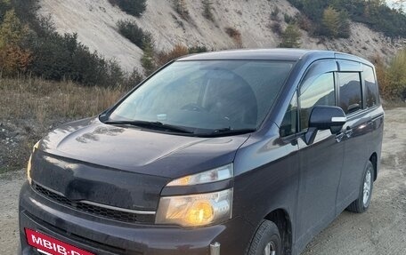 Toyota Voxy II, 2011 год, 1 850 000 рублей, 4 фотография