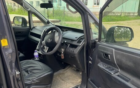 Toyota Voxy II, 2011 год, 1 850 000 рублей, 9 фотография