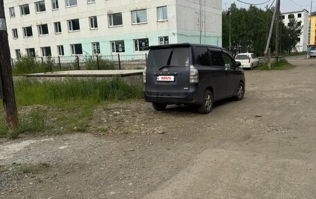Toyota Voxy II, 2011 год, 1 850 000 рублей, 17 фотография