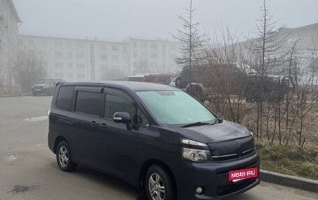 Toyota Voxy II, 2011 год, 1 850 000 рублей, 19 фотография
