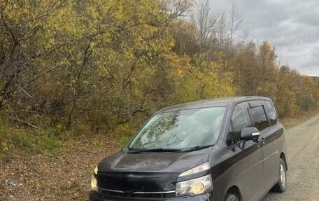 Toyota Voxy II, 2011 год, 1 850 000 рублей, 22 фотография