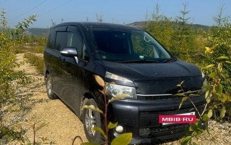 Toyota Voxy II, 2011 год, 1 850 000 рублей, 23 фотография