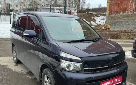 Toyota Voxy II, 2011 год, 1 850 000 рублей, 27 фотография