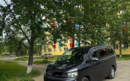 Toyota Voxy II, 2011 год, 1 850 000 рублей, 26 фотография